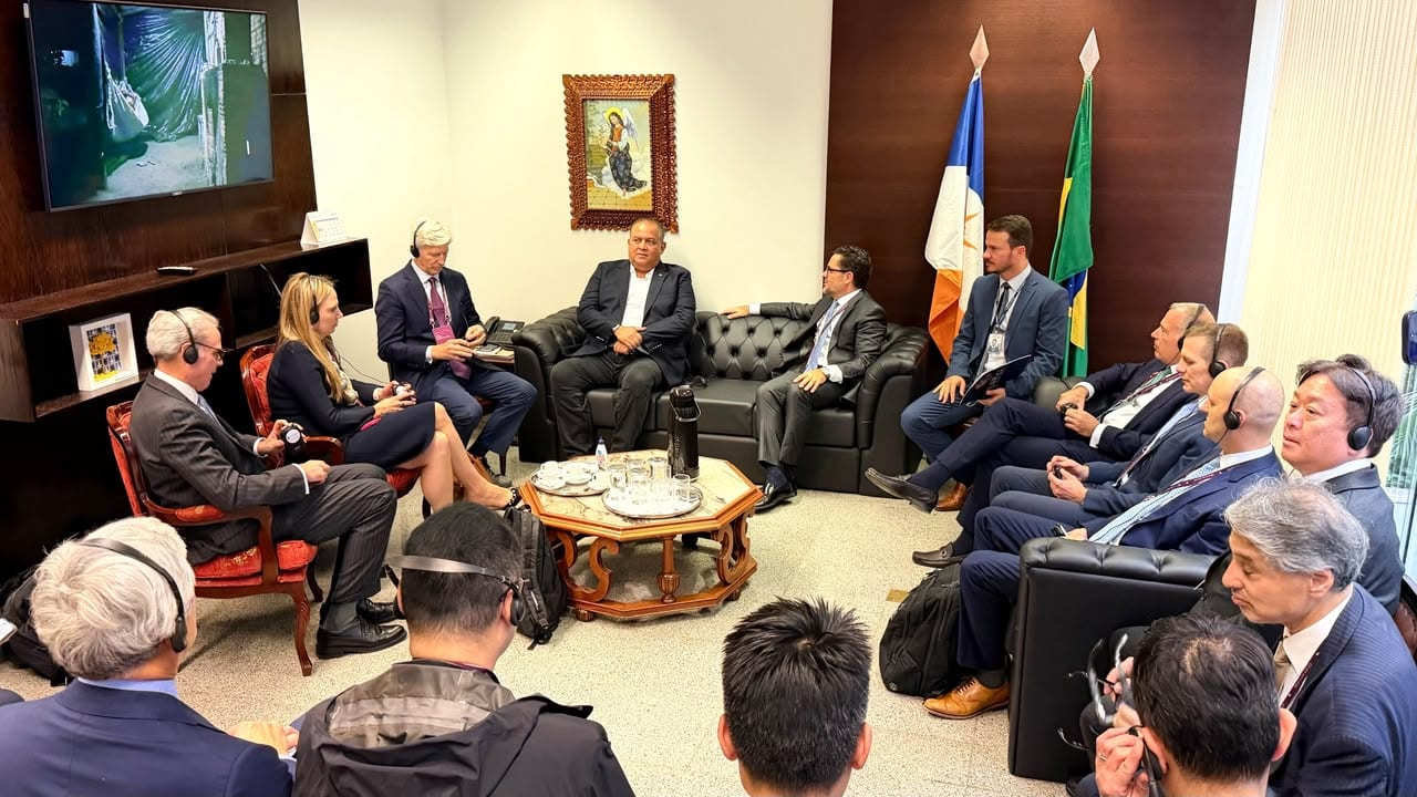 Senador Eduardo Gomes recebe delegação de investidores internacionais