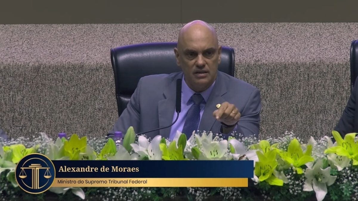 Moraes: redes sociais fazem 'lavagem cerebral', disse em evento em SP