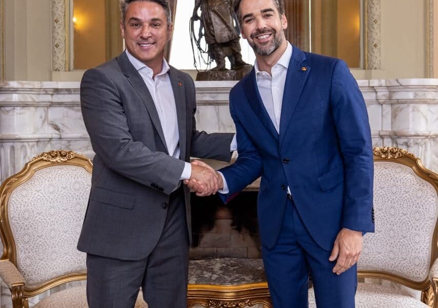 Eduardo Leite e Zucco iniciam transição de governo no RS com instalação de escritório