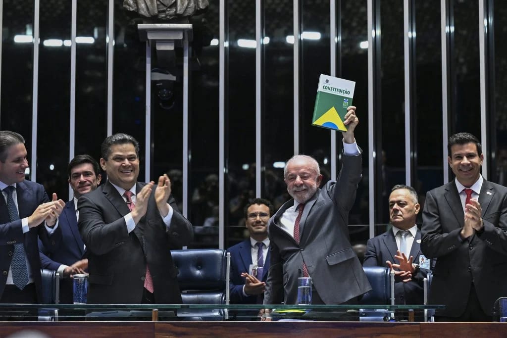 Lula participa da promulgação da PEC do fim da escala 6×1; nova regra começa em 60 dias