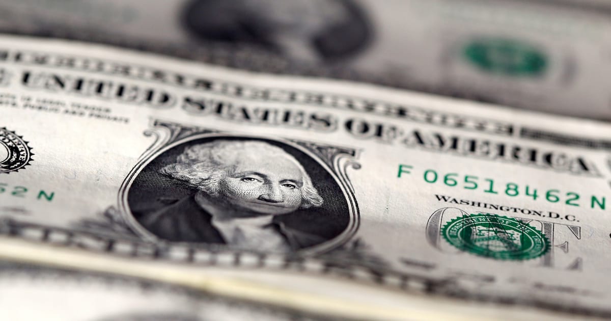 Dólar tem sessão volátil e fecha estável com noticiário político e exterior no radar