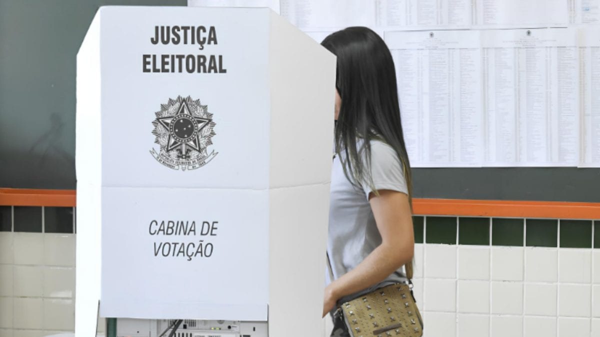 Debate cancelado e imprevistos marcam a véspera do 1º turno