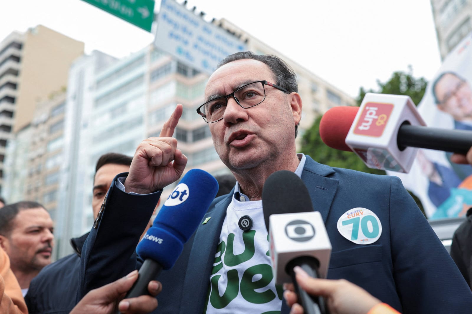 Anúncios pró-Augusto Cury são impulsionados por terceiros, prática irregular