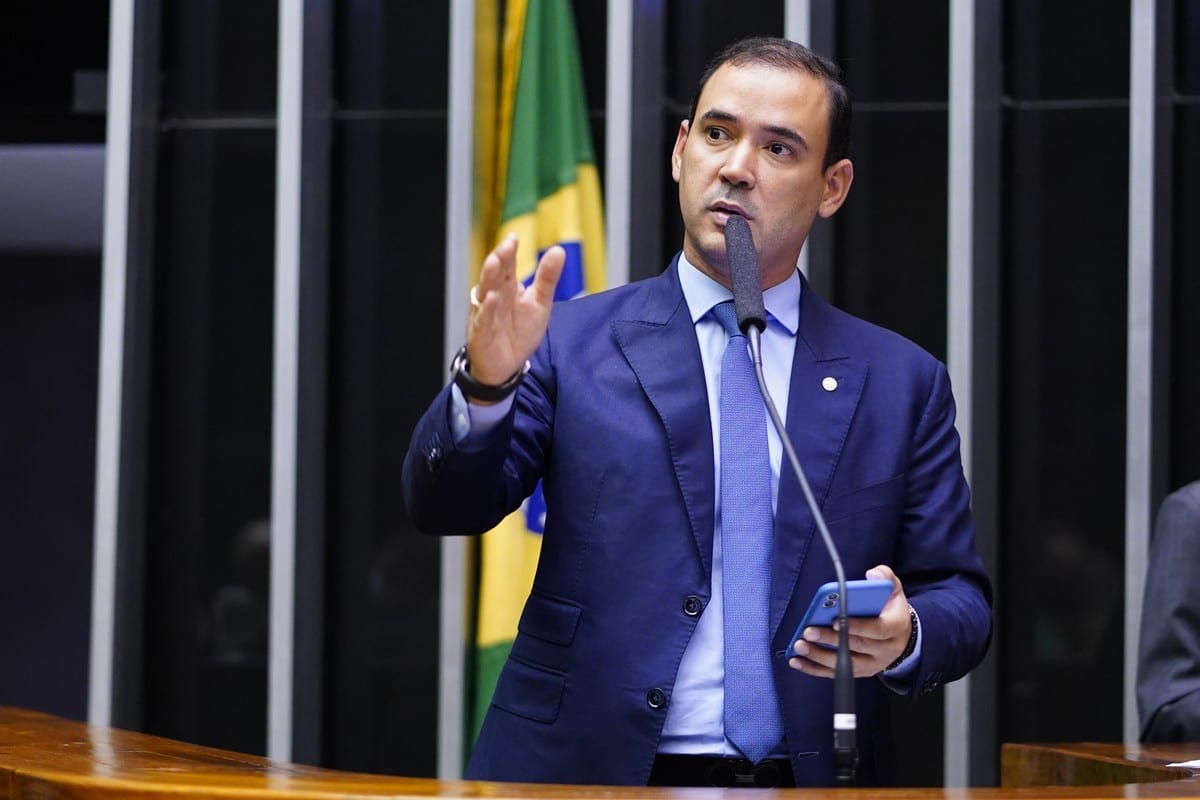 Qual é o número de Vicentinho Júnior, candidato ao governo do Tocantins em 2026?