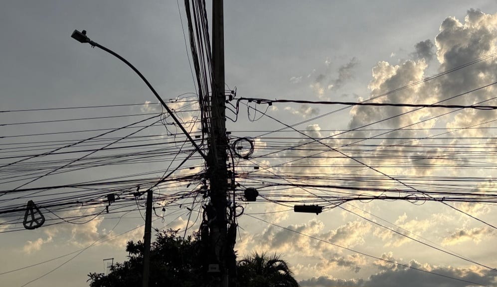 RGE é notificada para organizar e retirar fios irregulares de postes em Cachoeirinha