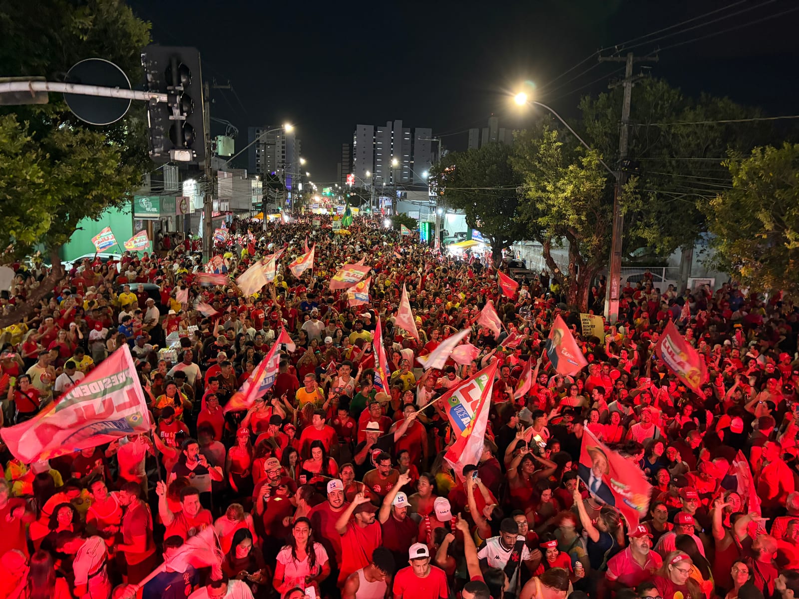 Eleições 2026: eleitores de Lula celebram vitória na região Central de Aracaju