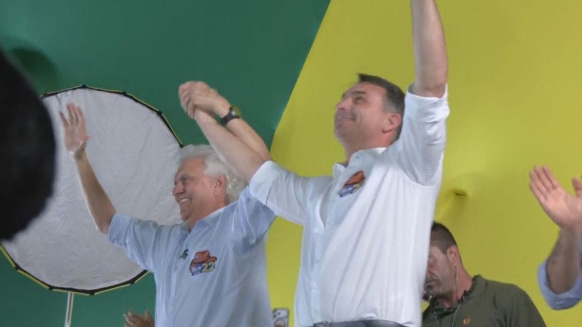 Ronaldo Caiado anuncia apoio a Flávio Bolsonaro no segundo turno