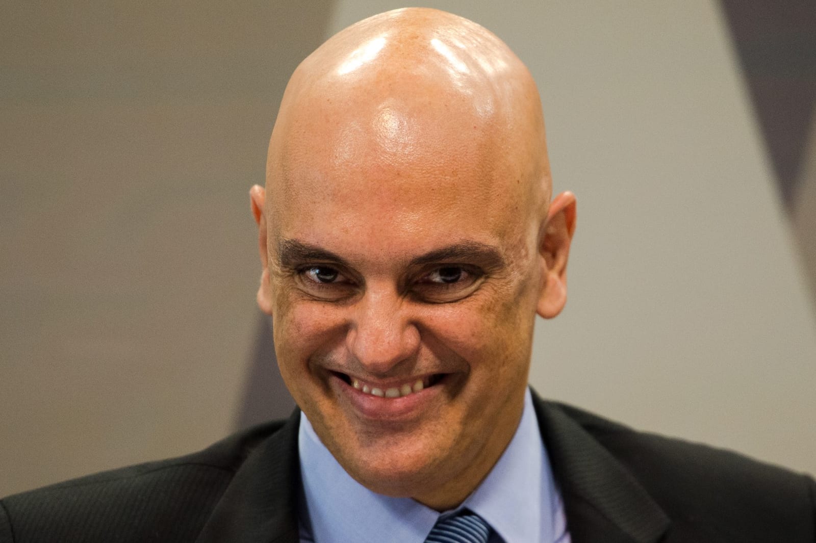 Moraes usa inquérito das fake news para pedir investigação contra André Mendonça