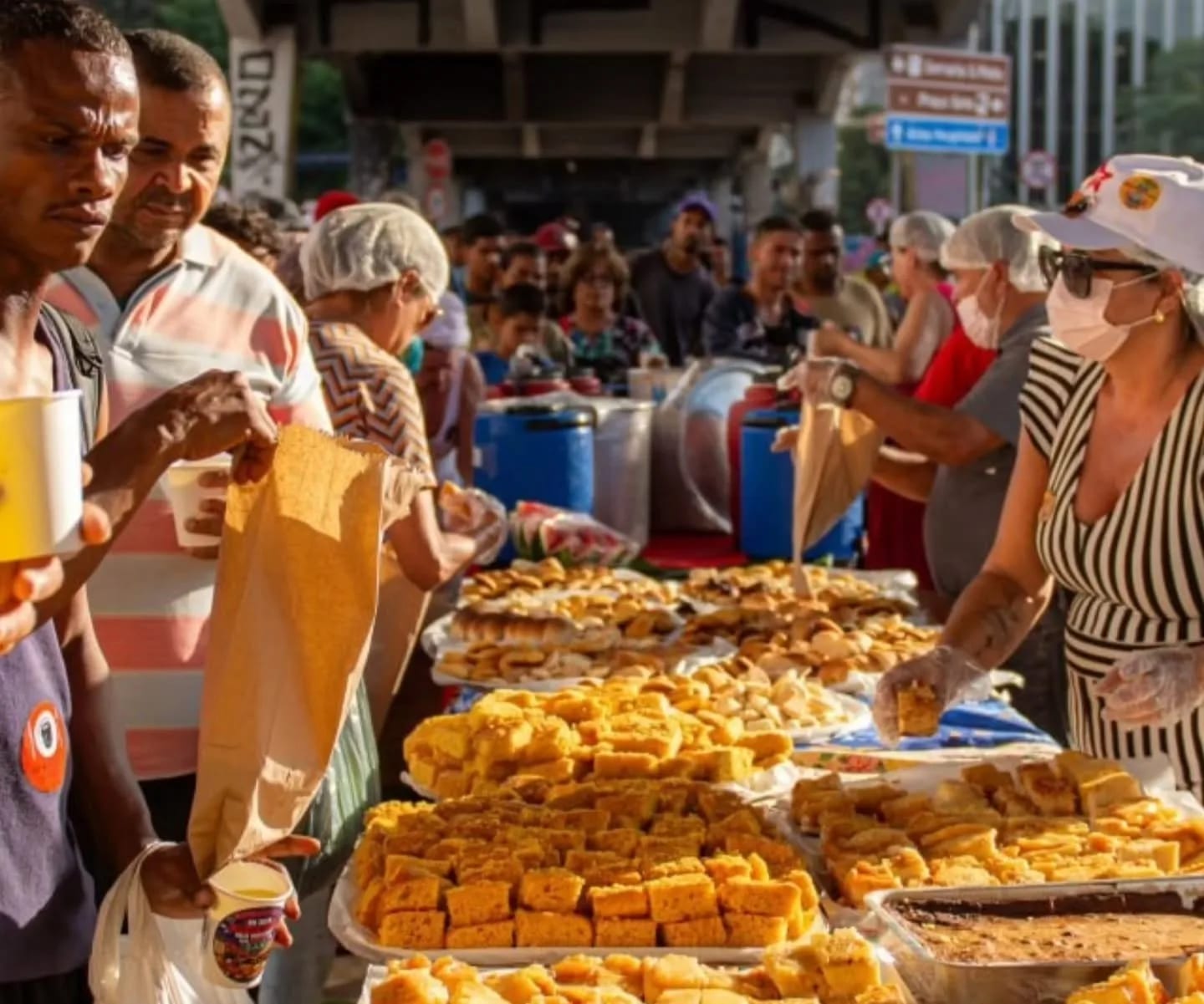 Banquetaço pede políticas permanentes contra a fome no DF