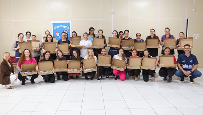 Mais de mil kits são destinados à rede municipal