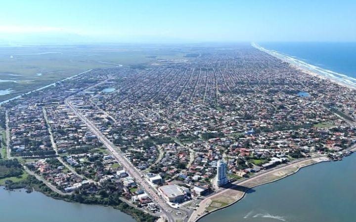 PREFEITO IQUE VEDOVATO SANCIONA LEI PARA REGULARIZAÇÃO DE IMÓVEIS DE COMPRA E VENDA POR CONTRATO PARTICULAR