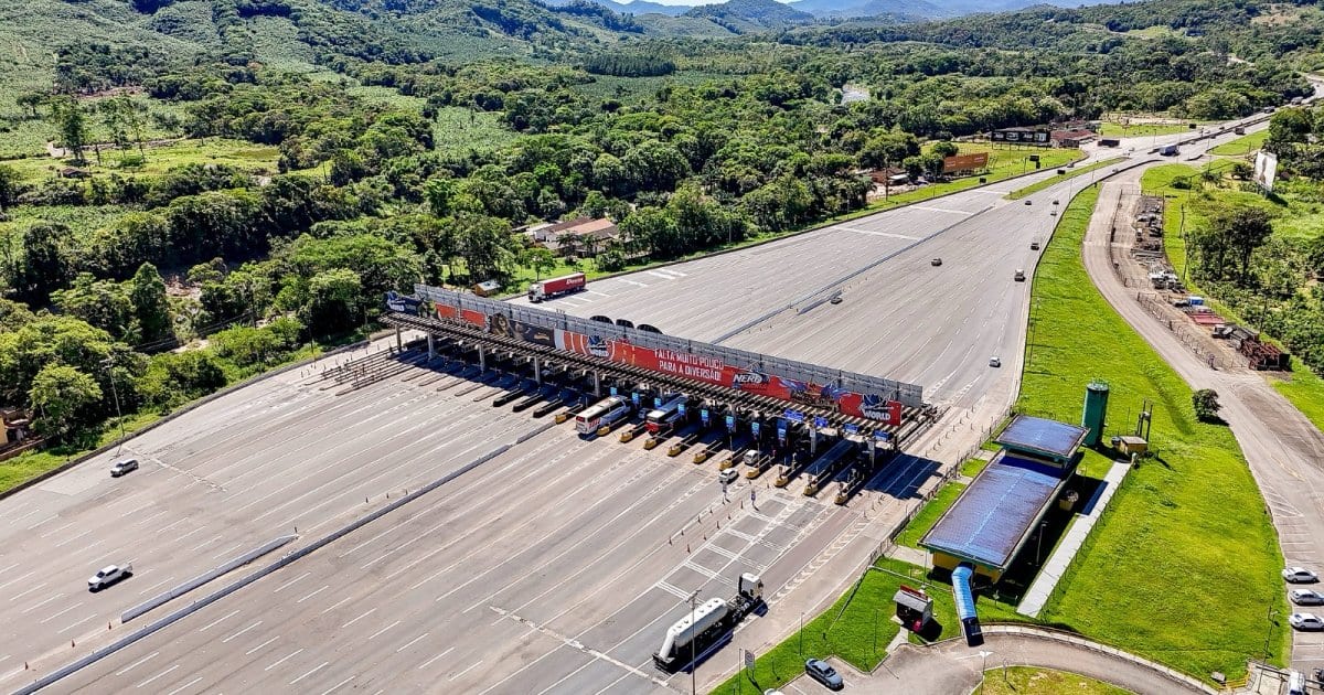 Feriado deve levar mais de 870 mil veículos à BR-101 entre Garuva e Palhoça
