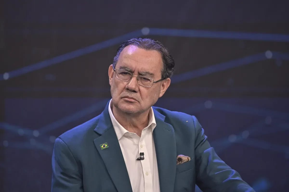 Augusto Cury chega a 11% e ganha espaço na eleição