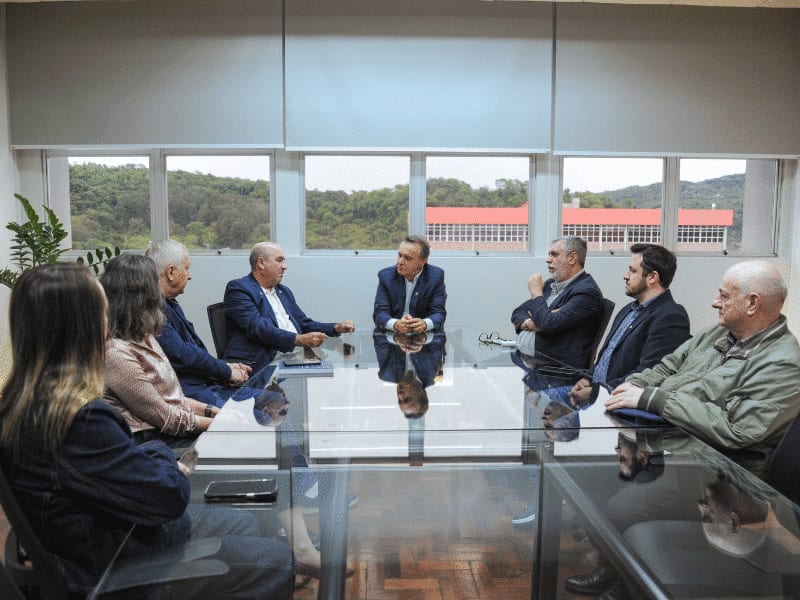 Reitor da Universidade Feevale recebe presidente do Conselho Federal de Administração