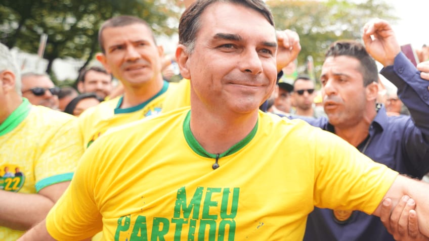 Flávio: família foi 'último obstáculo' contra ditadura