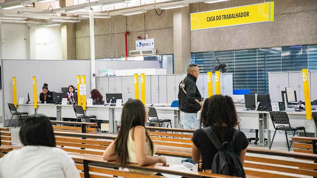 Barueri oferece 43 vagas de emprego com salários de até R$ 3,7 mil