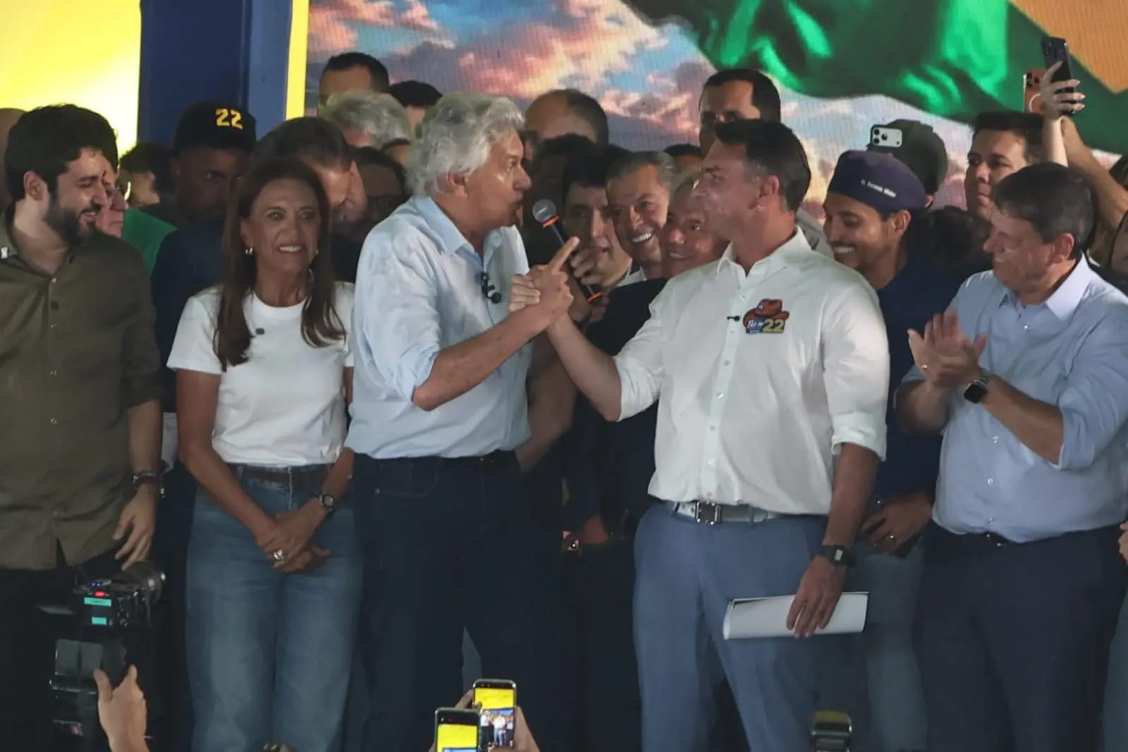 Depois de chamar Flávio Bolsonaro de ladrão, Caiado justifica apoio: "Sou duro com todos"