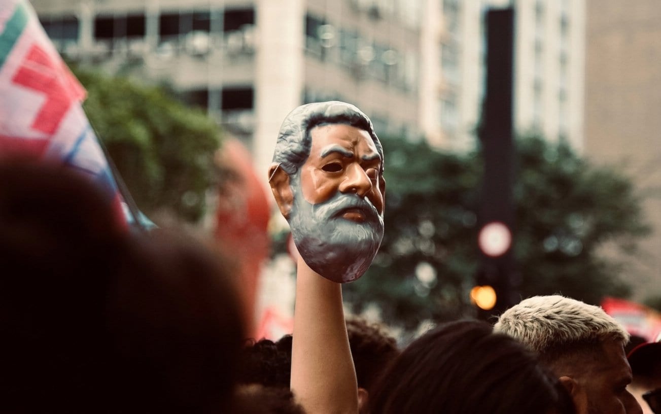 Reeleito: Lula amplia votos nas periferias e vira sobre extremista Flávio Bolsonaro