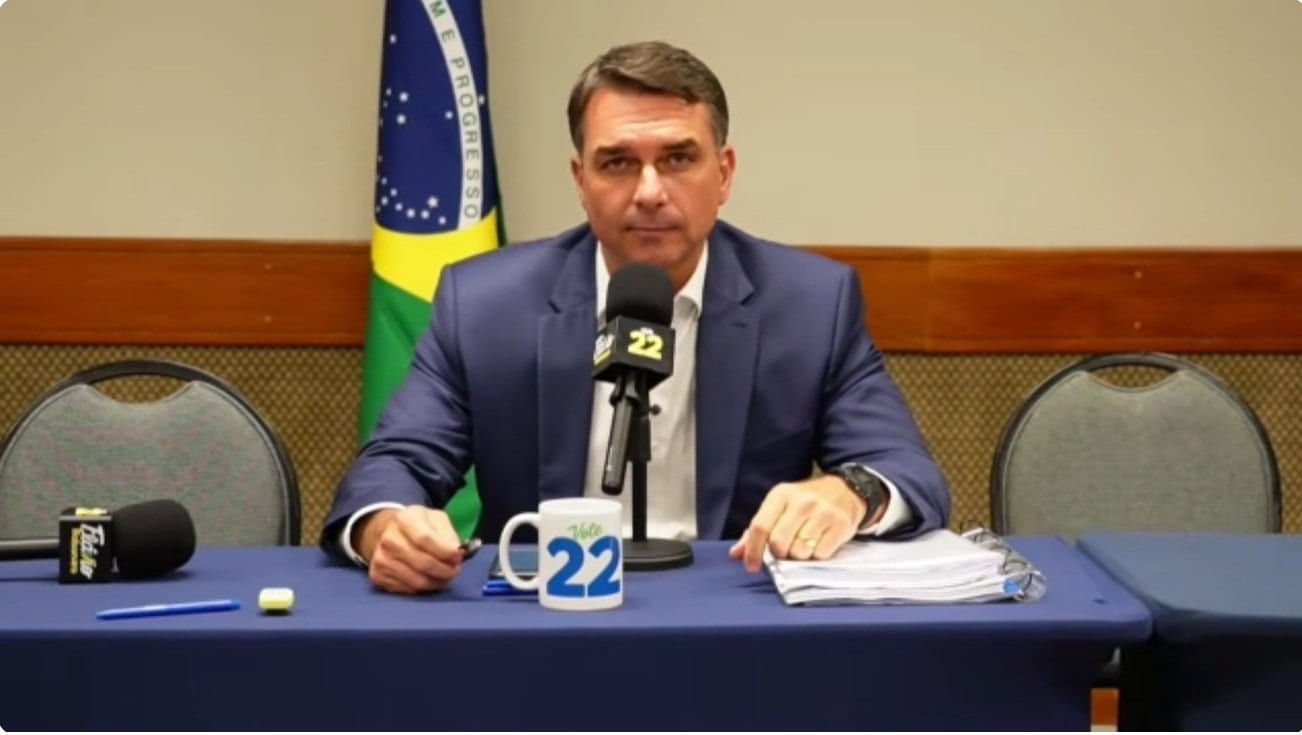 TSE atribui falha no som da propaganda de Flávio Bolsonaro ao Pool de Mídias e autoriza reexibição