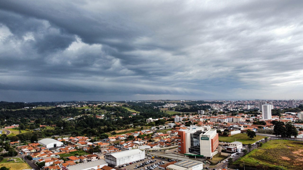 Botucatu tem alerta de temporais para o fim de semana; domingo de eleição pode registrar chuva intensa