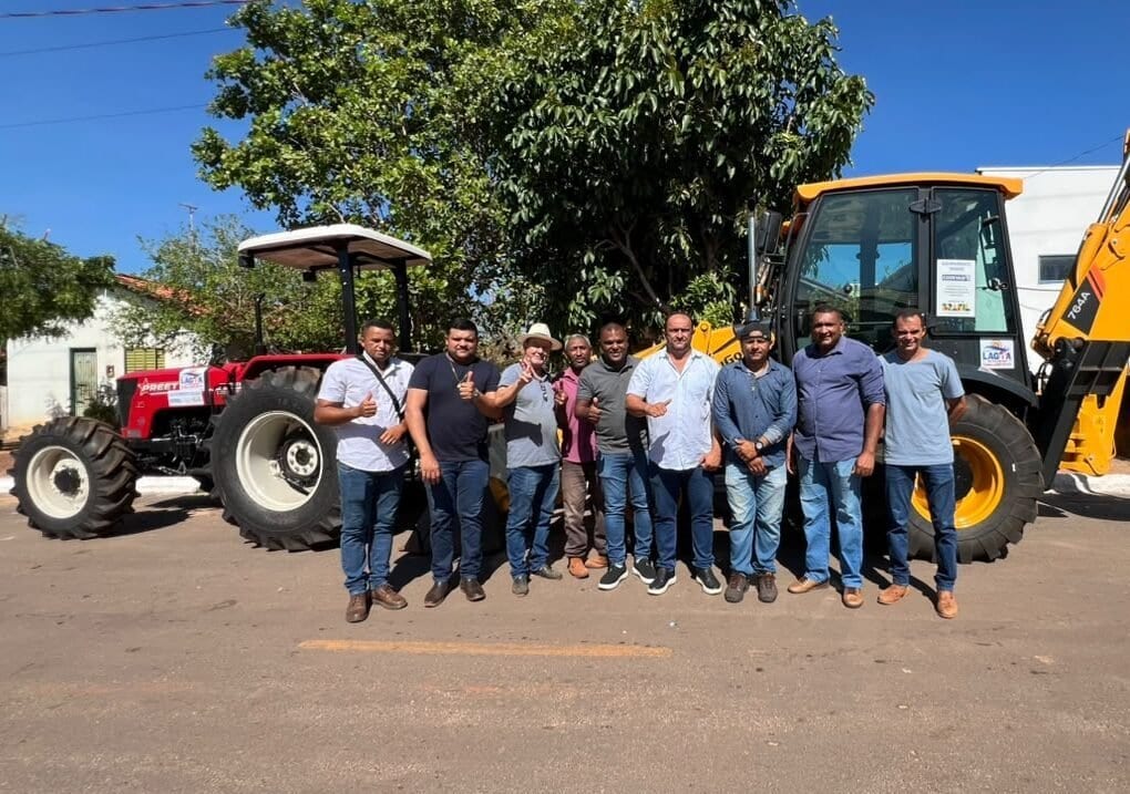 Lagoa do Tocantins recebe dois tratores e uma retroescavadeira