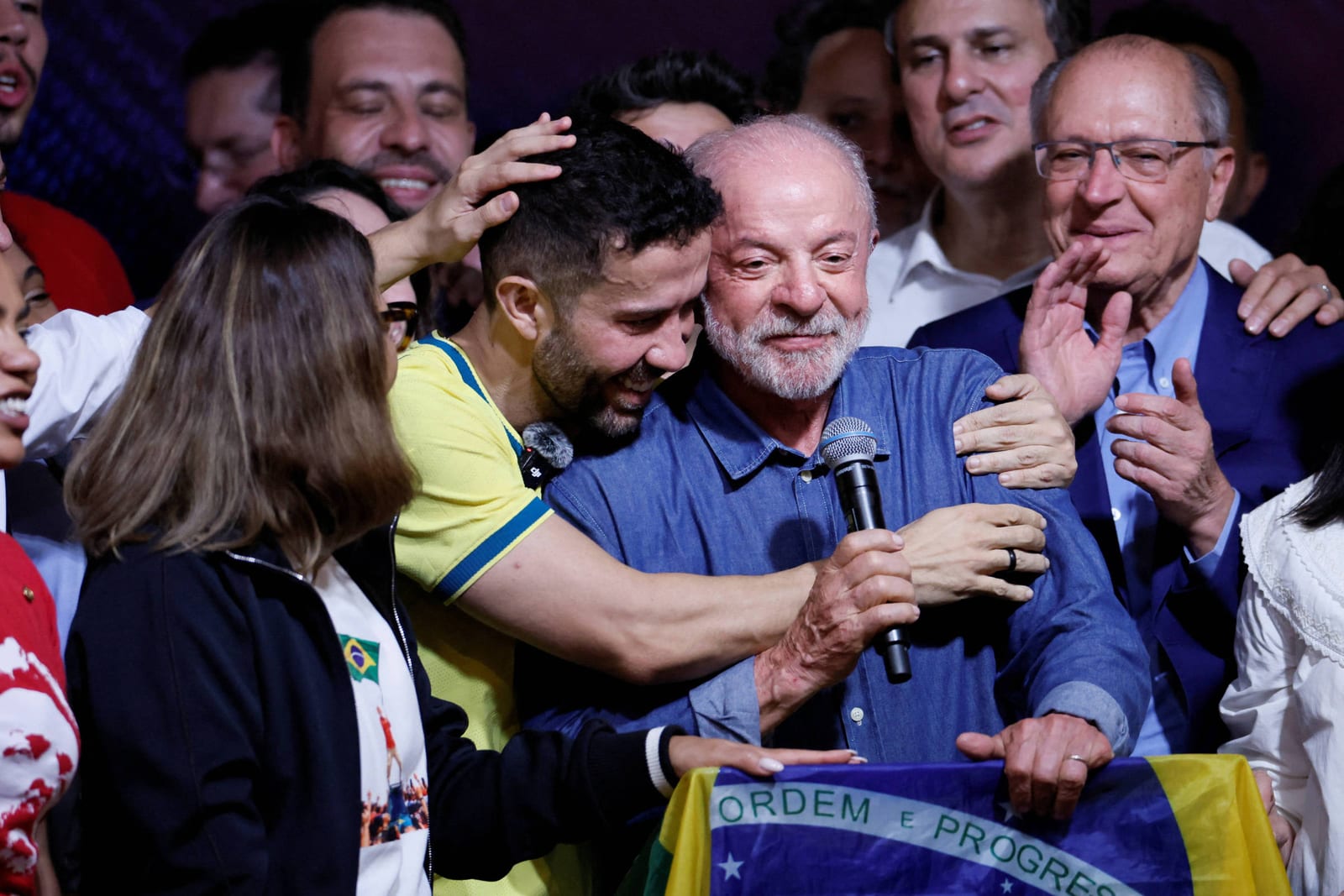 Quem é André Janones, deputado que criou o 'Exército do Lula'