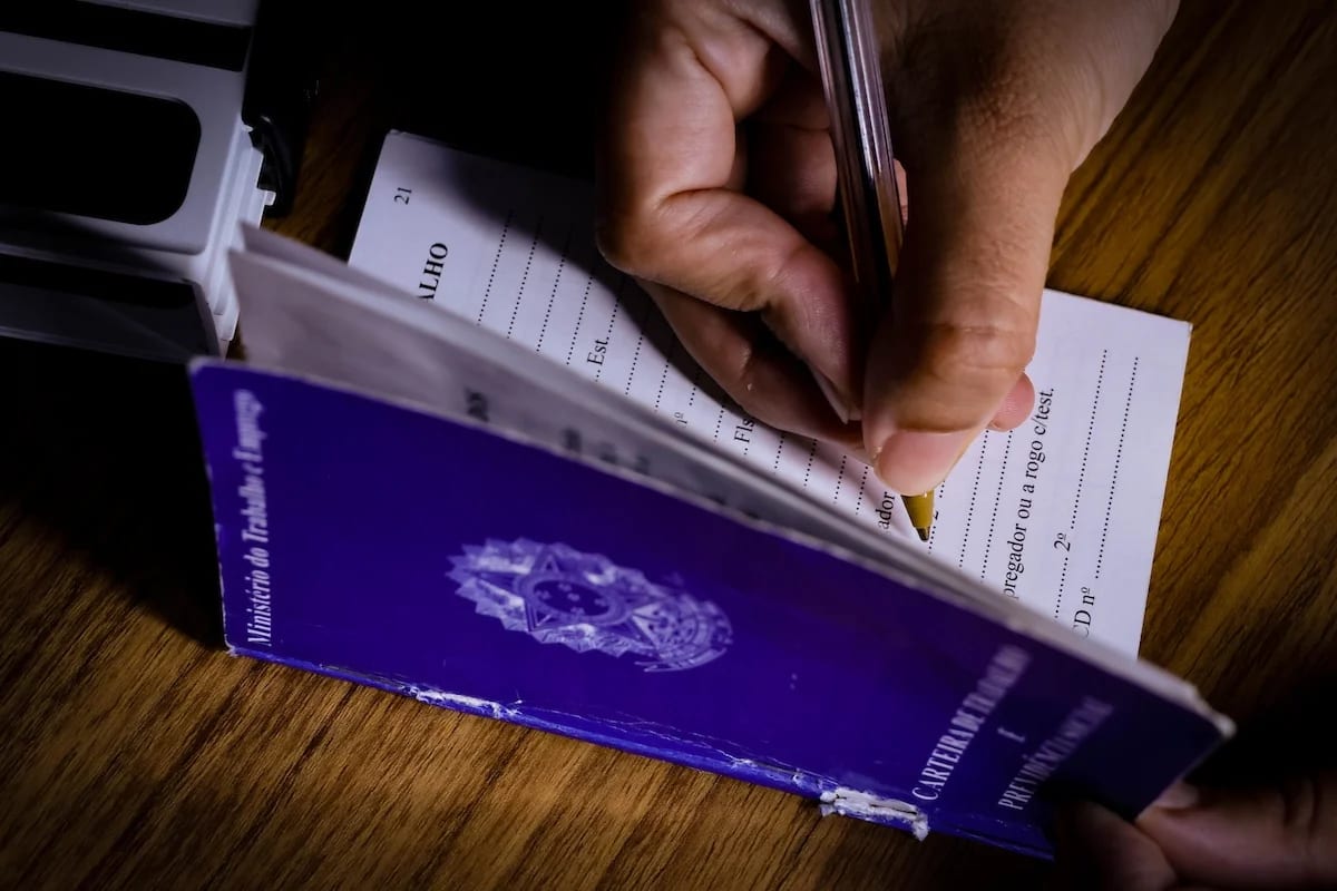 Estoque de empregos formais chega a 62,8 milhões no 1º semestre de 2026