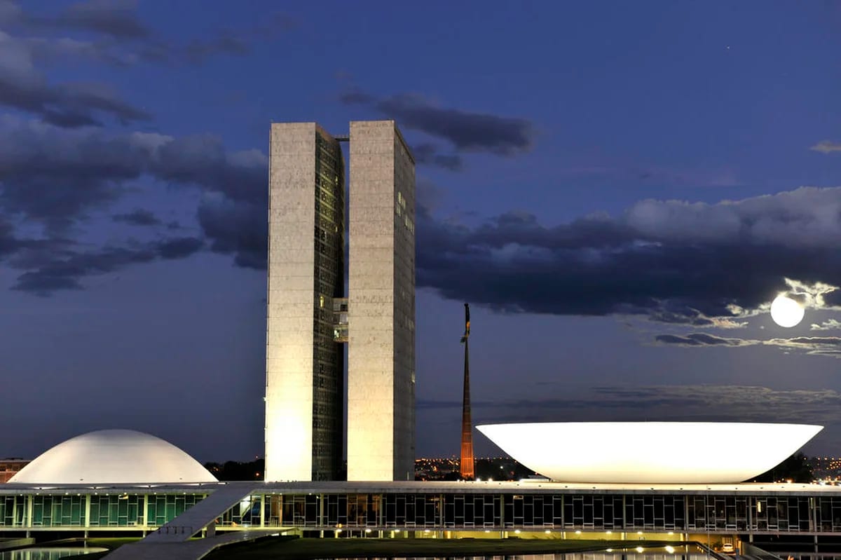 PEC do fim da escala 6x1 é promulgada; assista ao vivo