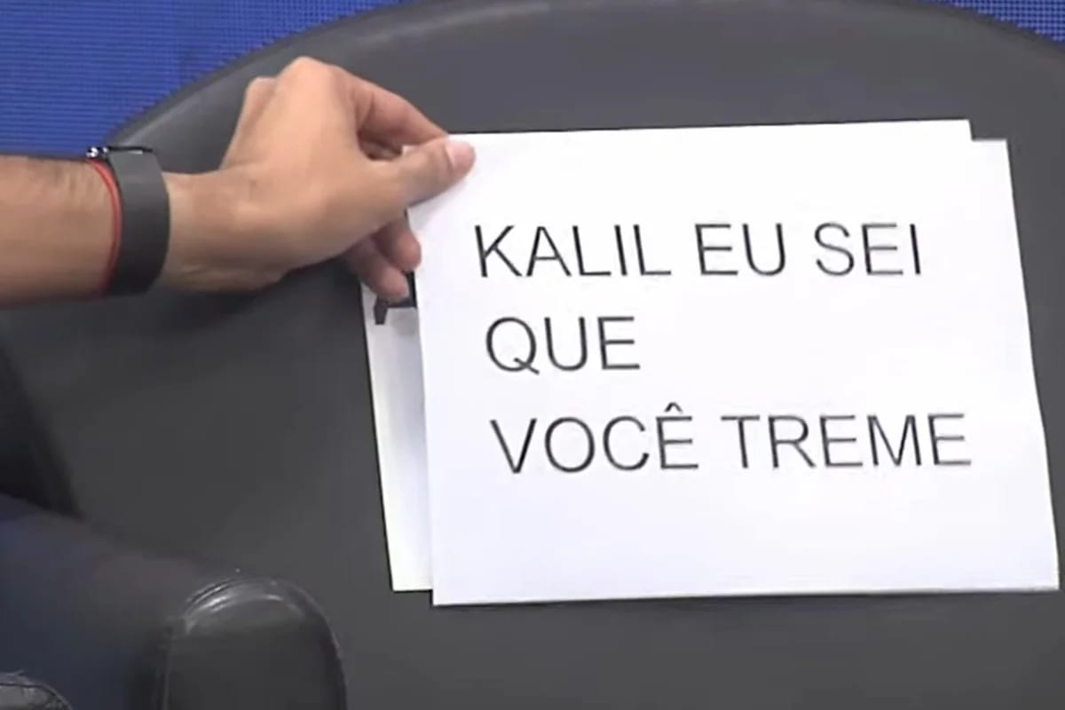 Gabriel coloca cartaz 'Kalil eu sei que você treme' em debate da TV Alterosa