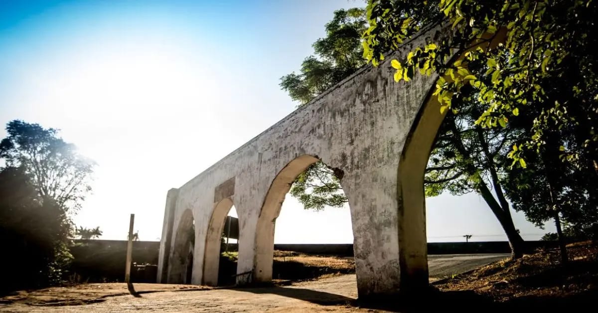 Aqueduto de Biguaçu será restaurado com R$ 469 mil e água volta a correr