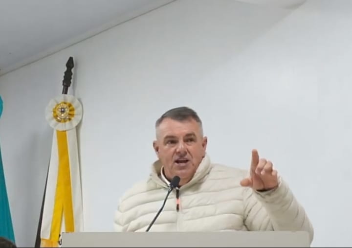 Secretário de Infraestrutura de Campos Borges explica manutenção de estradas à Câmara