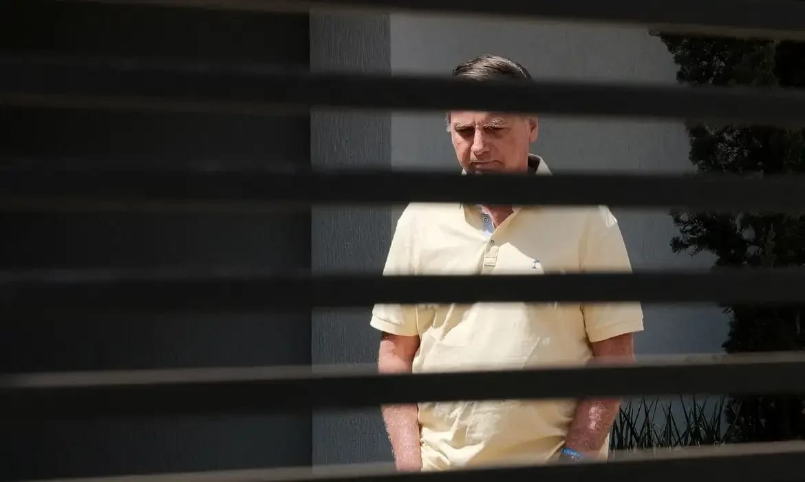 Bolsonaro pede liberação de visitas de Flávio