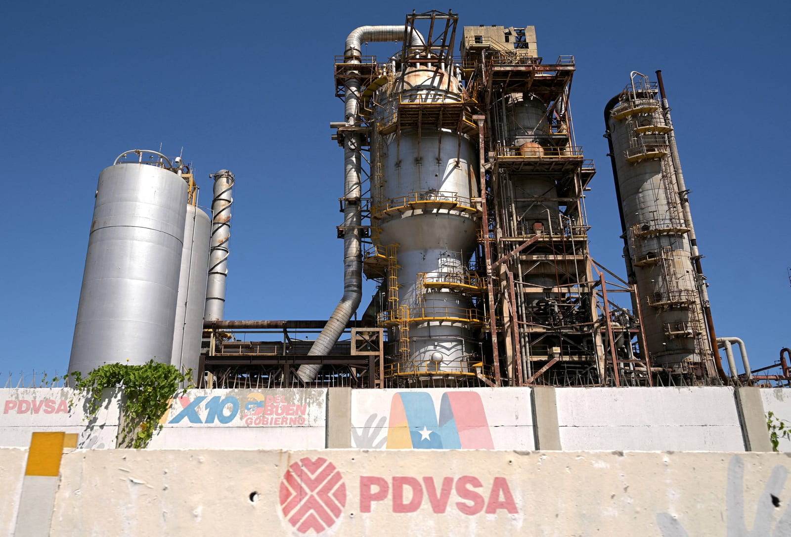 Empresa dos EUA assumirá campos de petróleo da China e da Rússia na Venezuela