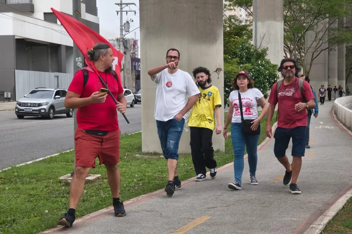 Queda de guindaste na Linha 15 prejudica ida de apoiadores a ato pró-Lula