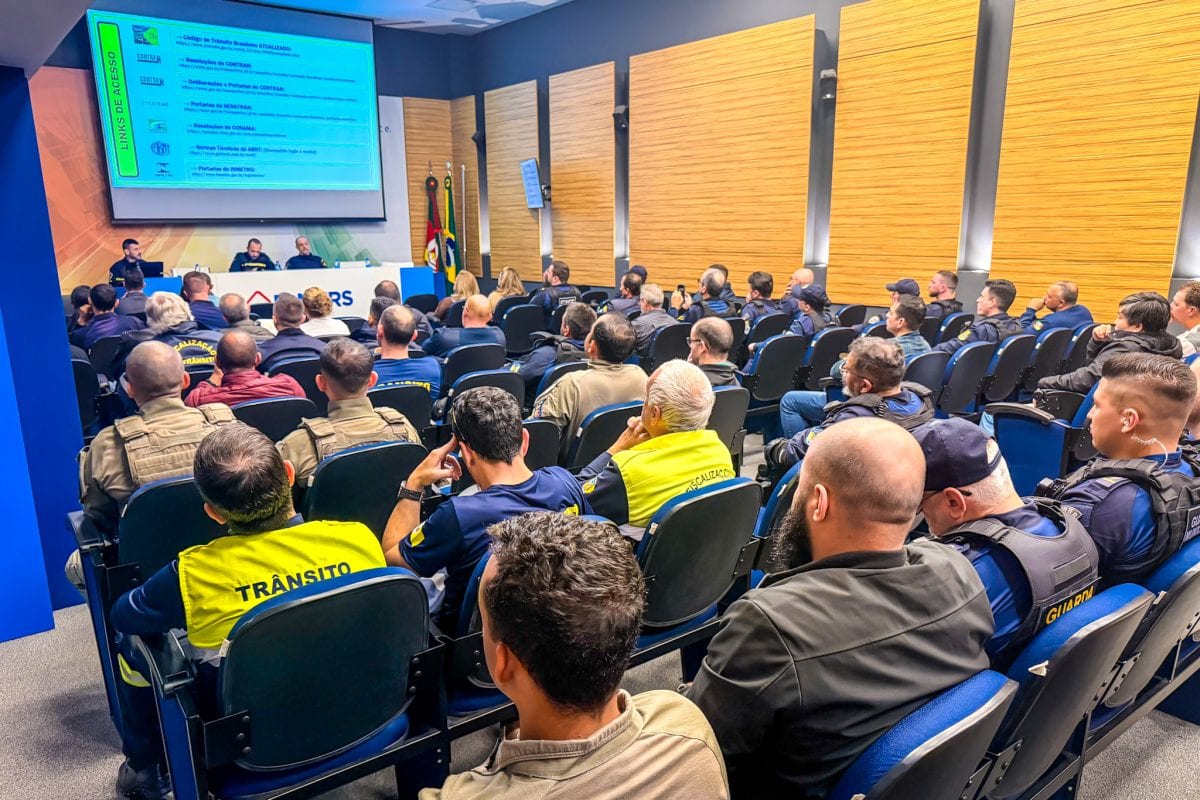 EPTC capacita agentes e instituições de trânsito do RS sobre legislação