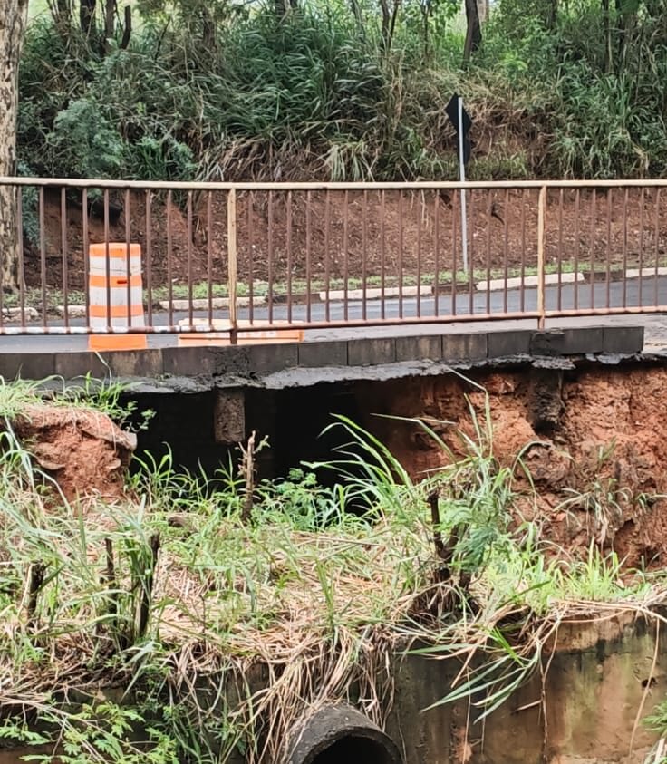 Ponte na avenida Salim Farah Maluf pode cair a qualquer momento e prefeitura precisa interditar a via