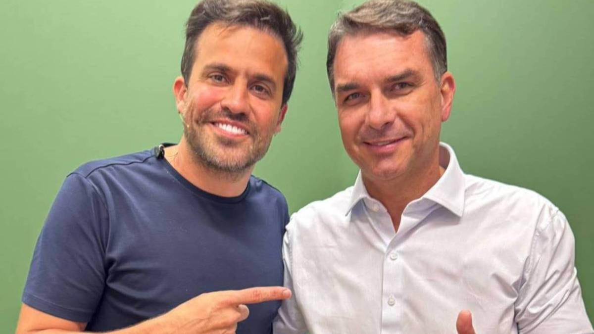 Flávio Bolsonaro grava vídeos curtos em São Paulo com apoio de Pablo Marçal