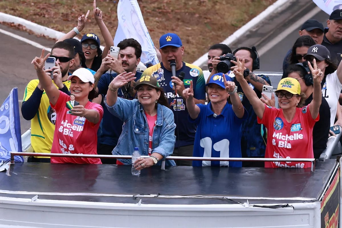 Celina participa de motociata e comenta pesquisa que a coloca com 55% dos votos válidos