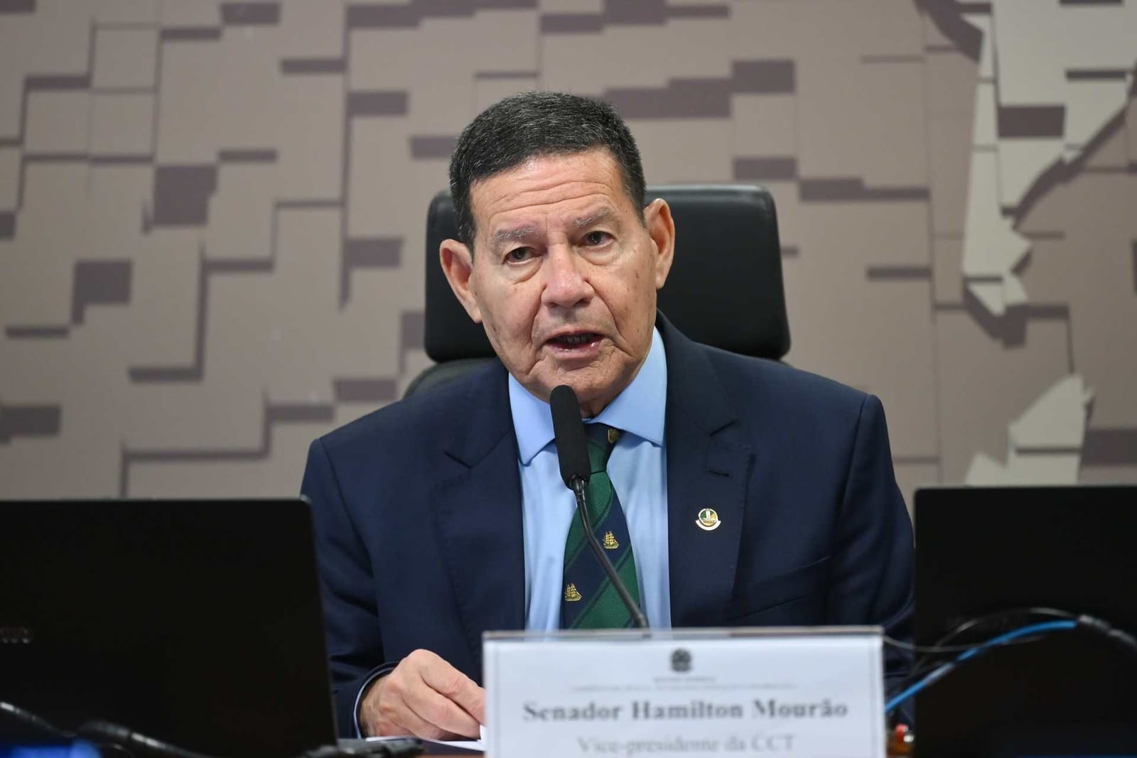 Senador gaúcho dá o único voto contrário ao fim da escala 6×1 no Senado