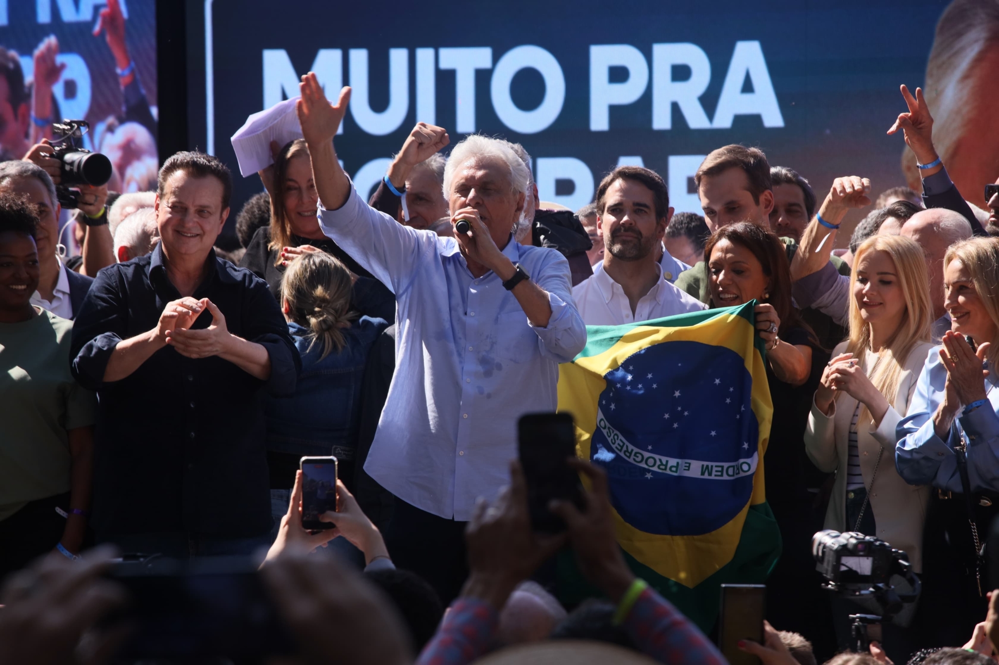 Ronaldo Caiado critica Lula e Flávio Bolsonaro em convenção do PSD