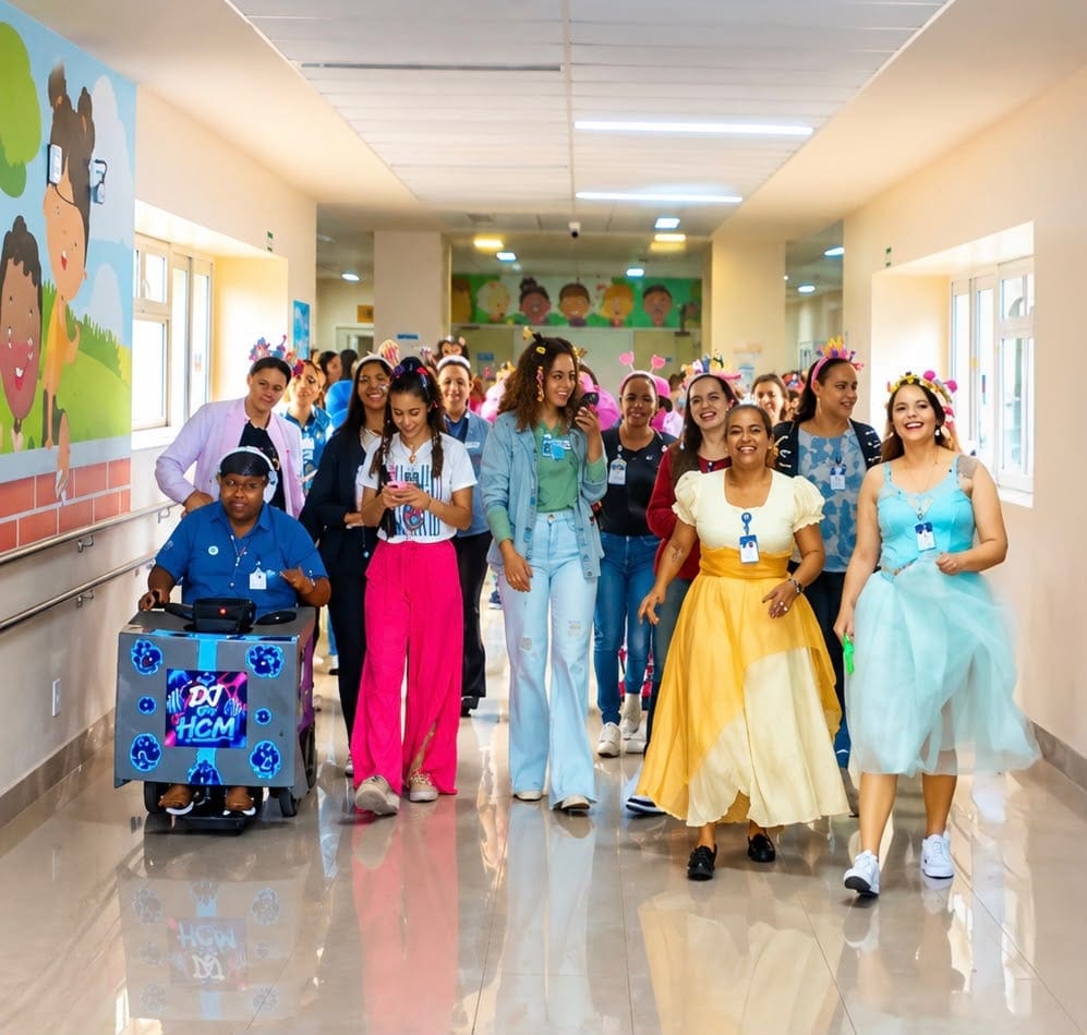 Entre fantasias e brinquedos, hospital de Maringá celebra o Mês das Crianças