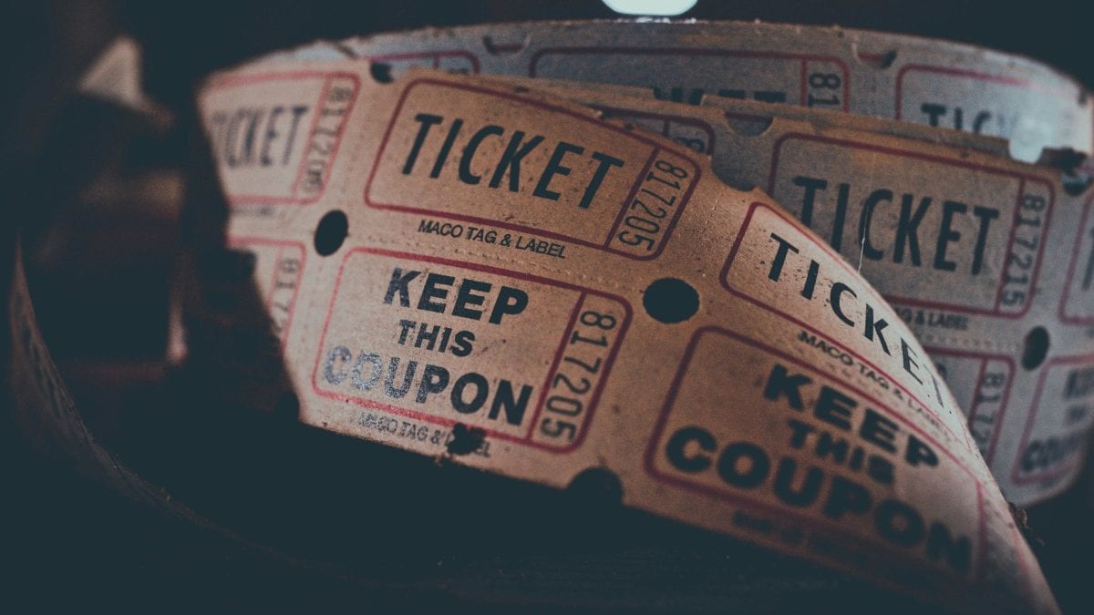 Vai a shows e festivais? Compra de ingressos terá novas regras no Brasil; decreto regulamenta revenda, meia-entrada, tax