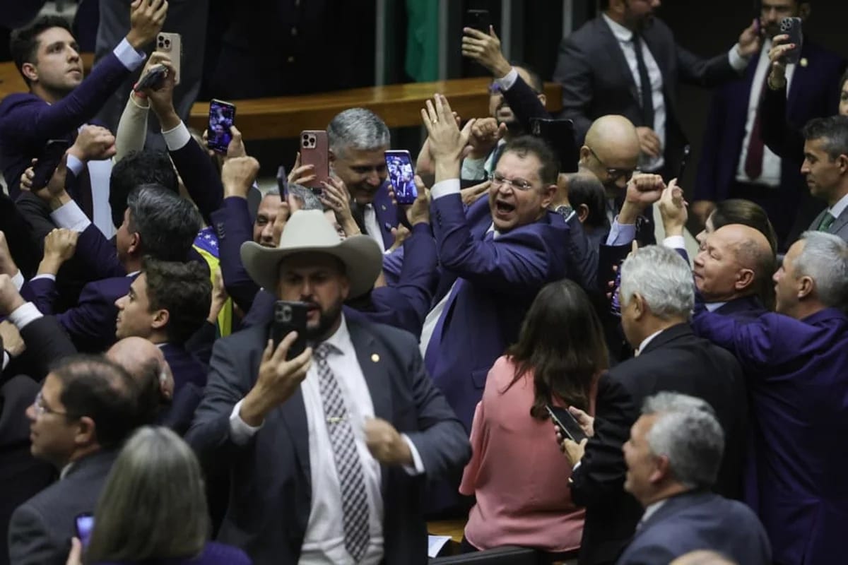 Oposição busca Alcolumbre e Motta para frear propostas de Lula