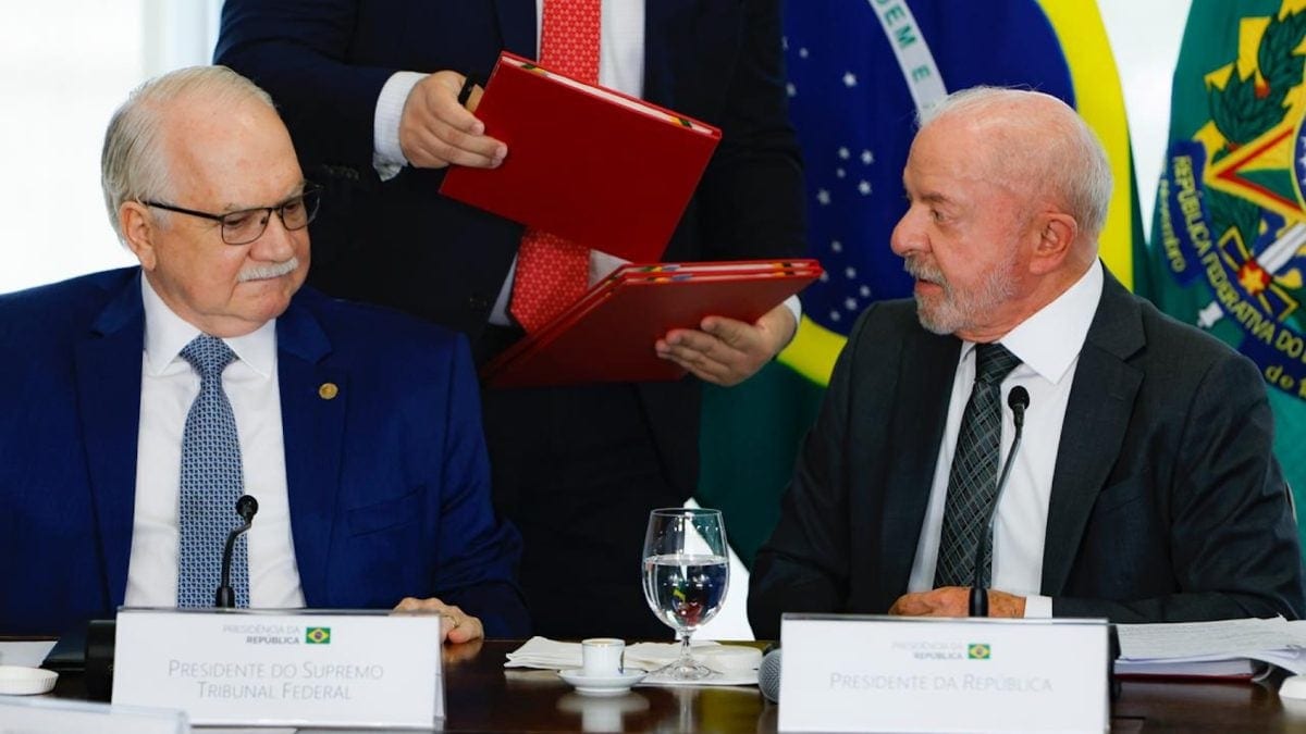 Não posso parar de ser presidente porque sou candidato, diz Lula