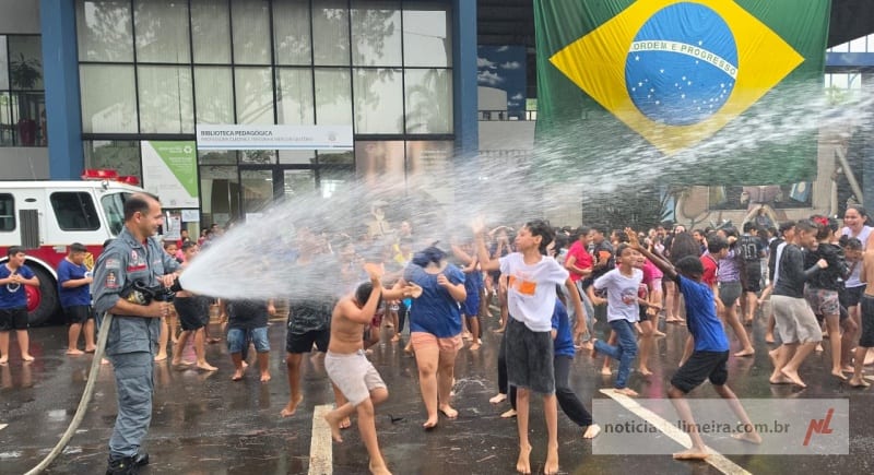 580 alunos da rede municipal de Limeira participam da formatura do Programa Bombeiro na Escola