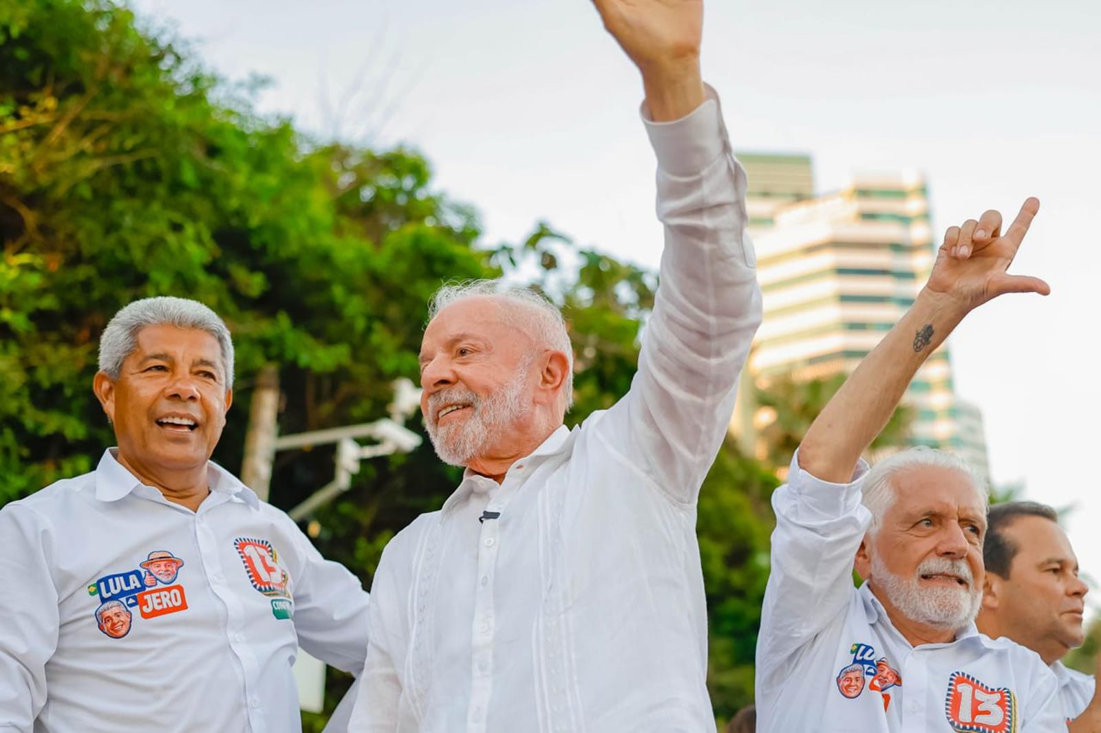 Fim da escala 6x1 vai dar votos a Lula? Analista explica dilema de Flávio Bolsonaro
