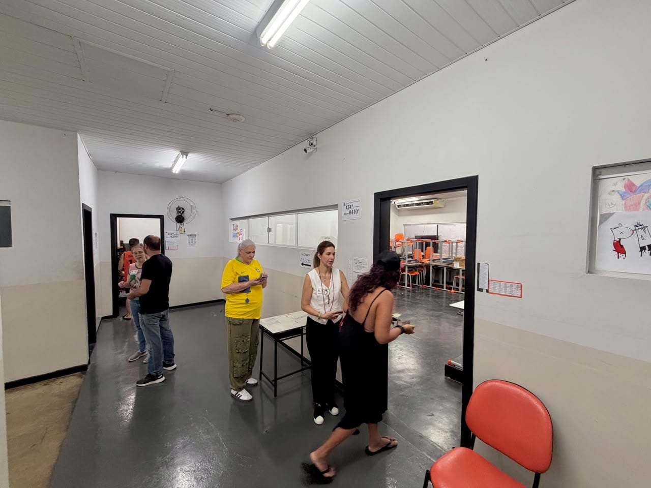 2º turno das eleições tem votação tranquila em Goiás, com filas pontuais e poucas trocas de urnas
