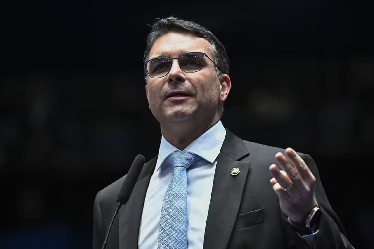 Flávio defende reduzir maioridade penal e penas de até 80 anos para chefes de facções