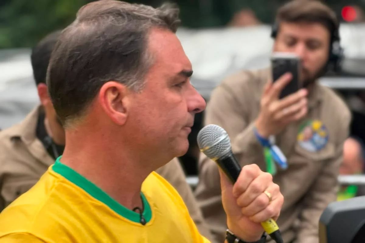 TSE fala em "problema técnico"; programa de Flávio será reexibido com áudio