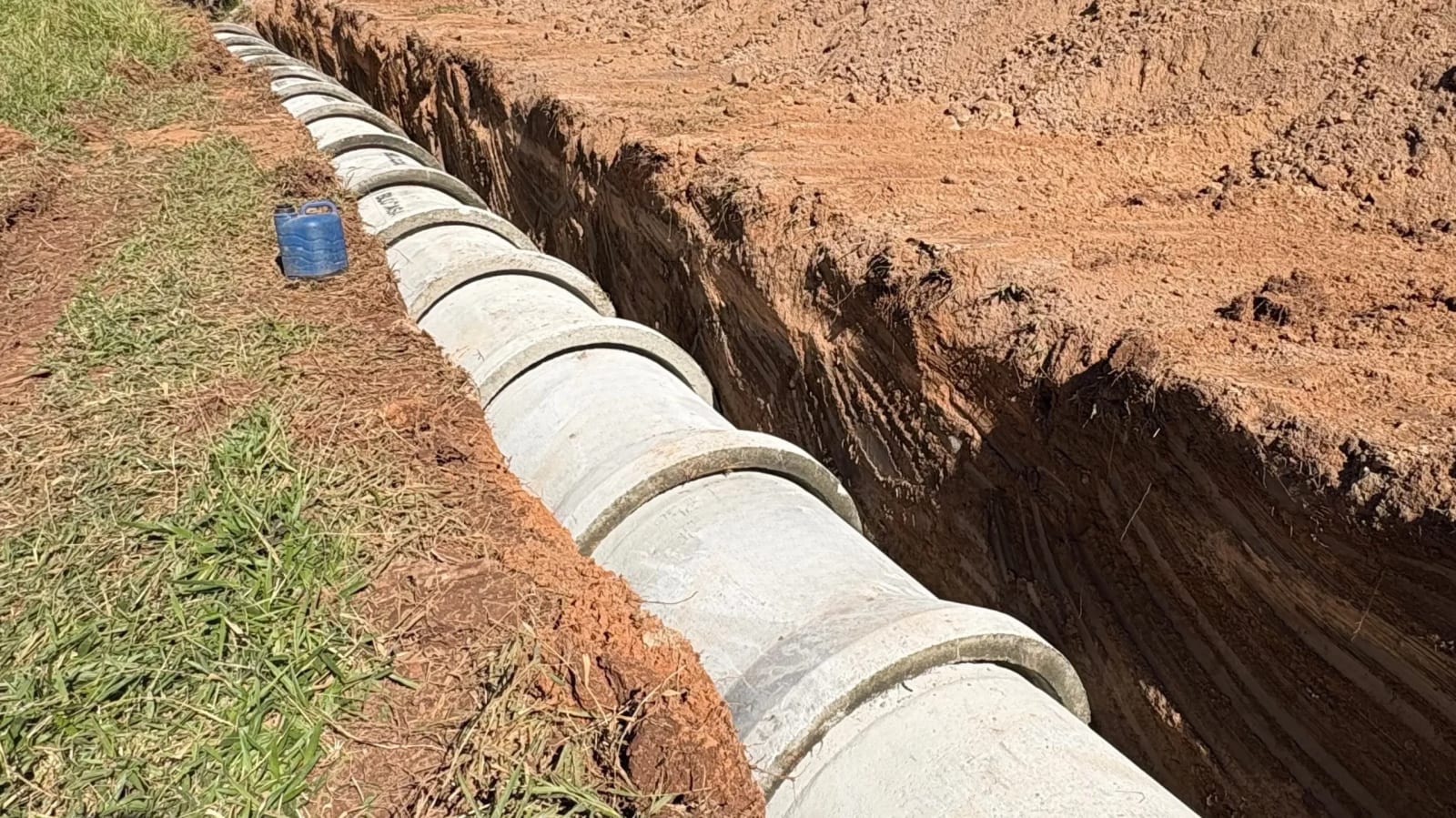 Botucatu inicia obra de drenagem em Vitoriana com 341 metros de tubulação